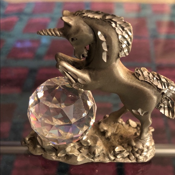 PEWTER UNICORN SCULPTURE WITH CRYSTAL BALL • CUTER PEWTER - Picture 7 of 7